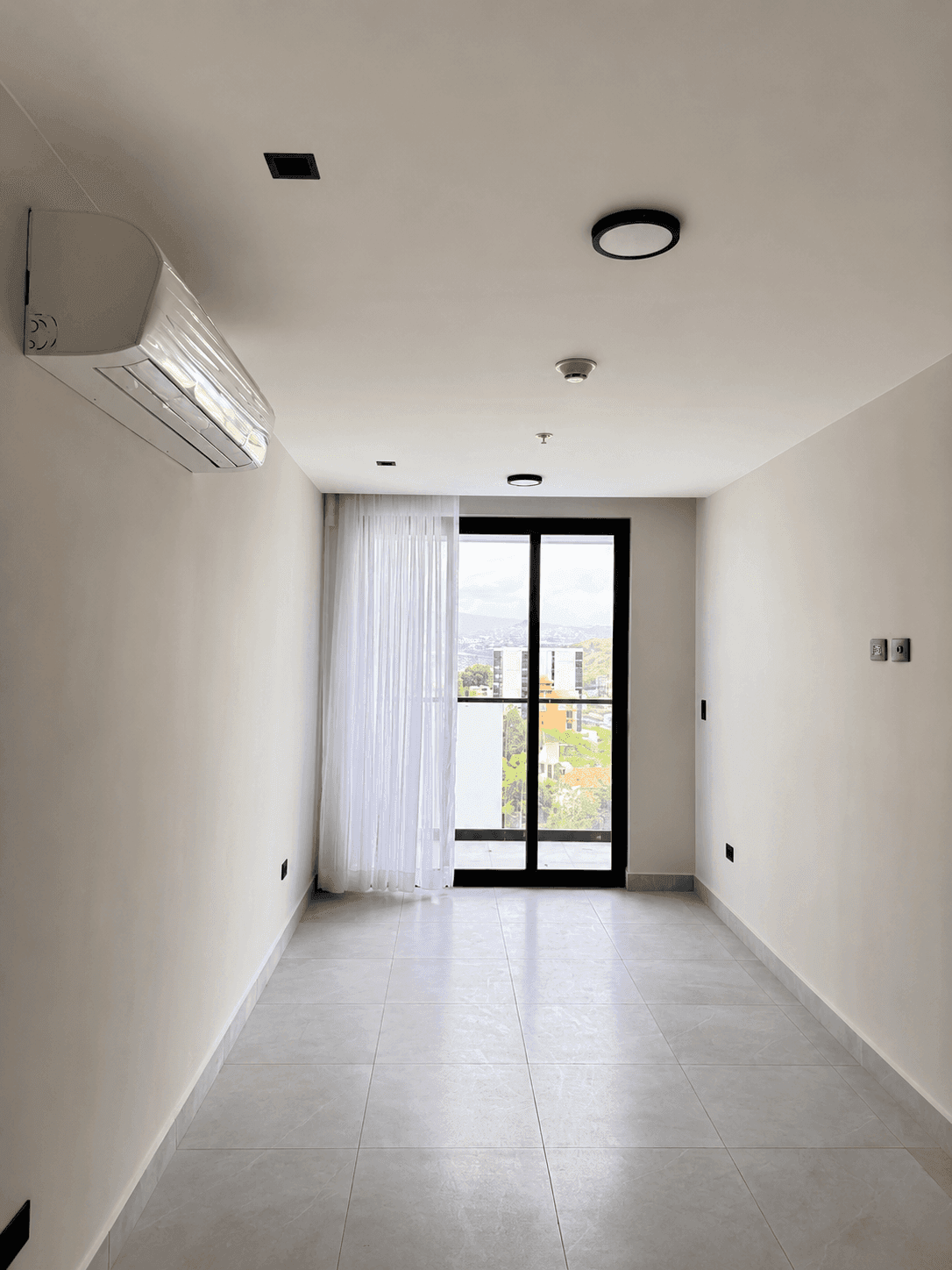 Sala con balcón panorámico